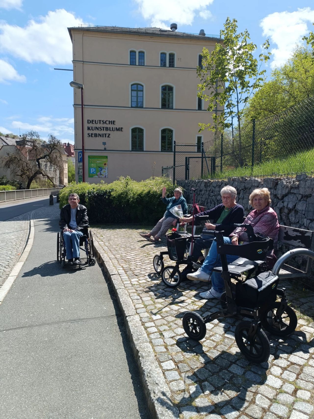 Ausflüge und Veranstaltungen bei Pflegefokus Dresden GmbH Werfen Sie einen Blick auf unsere Ausflüge und Veranstaltungen. Wir freuen uns übere weitere schöne Momente.