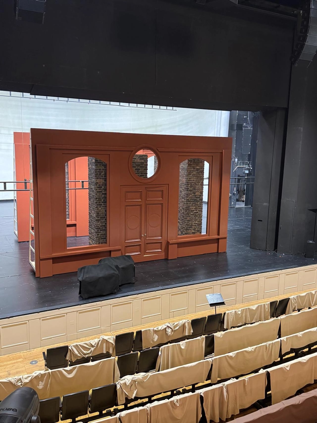 Führung im Schauspielhaus Dresden Führung im Schauspielhaus Dresden – Ein Blick hinter die Kulissen