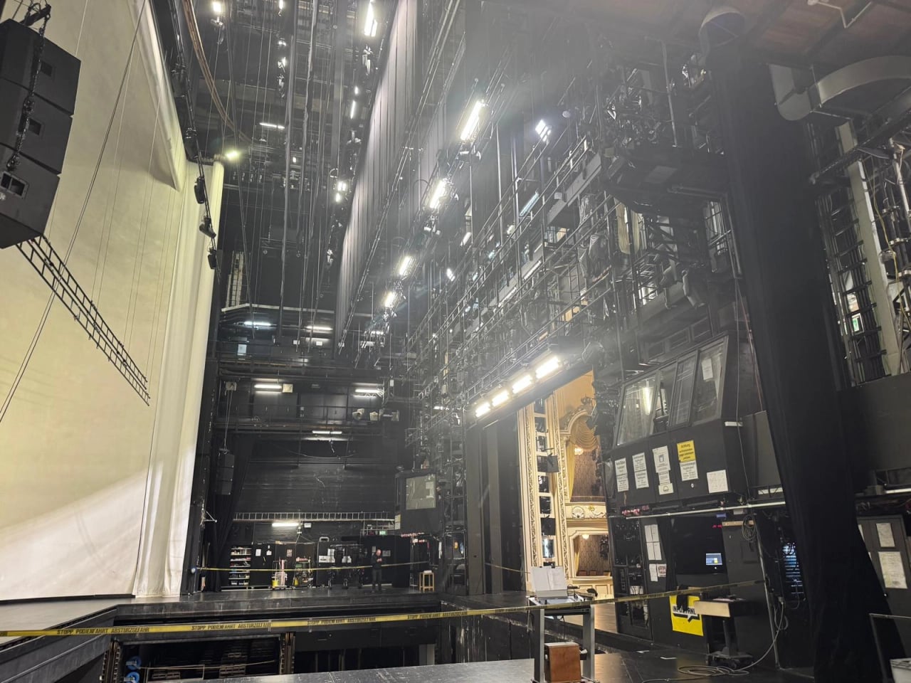 Führung im Schauspielhaus Dresden Führung im Schauspielhaus Dresden – Ein Blick hinter die Kulissen
