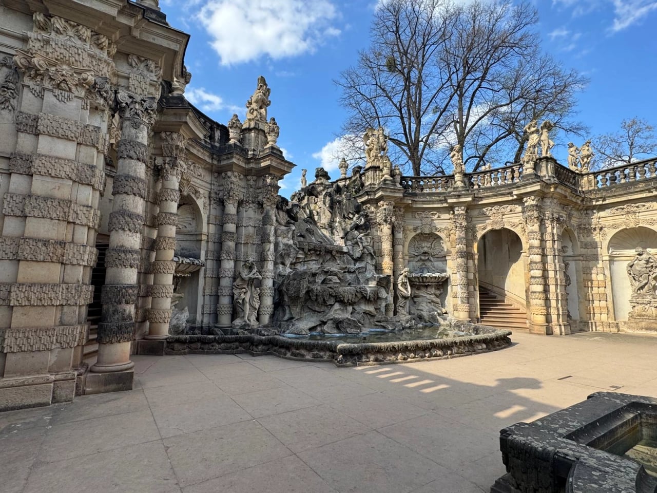 Führung im Schauspielhaus Dresden Führung im Schauspielhaus Dresden – Ein Blick hinter die Kulissen