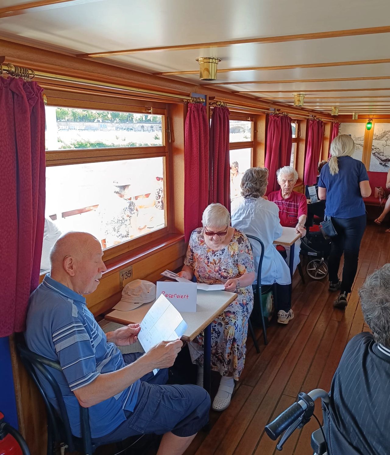 Schiff Ahoi Pflegefokus Dresden GmbH Dampferfahrt auf der Elbe mit Pflegefokus Dresden GmbH