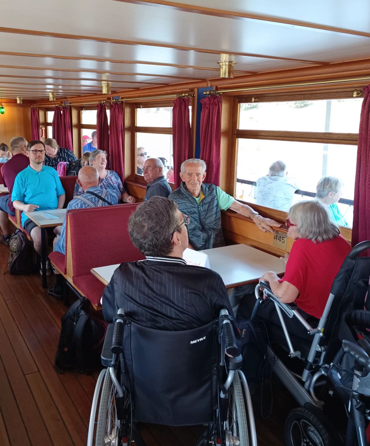 Schiff Ahoi Pflegefokus Dresden GmbH Dampferfahrt auf der Elbe mit Pflegefokus Dresden GmbH