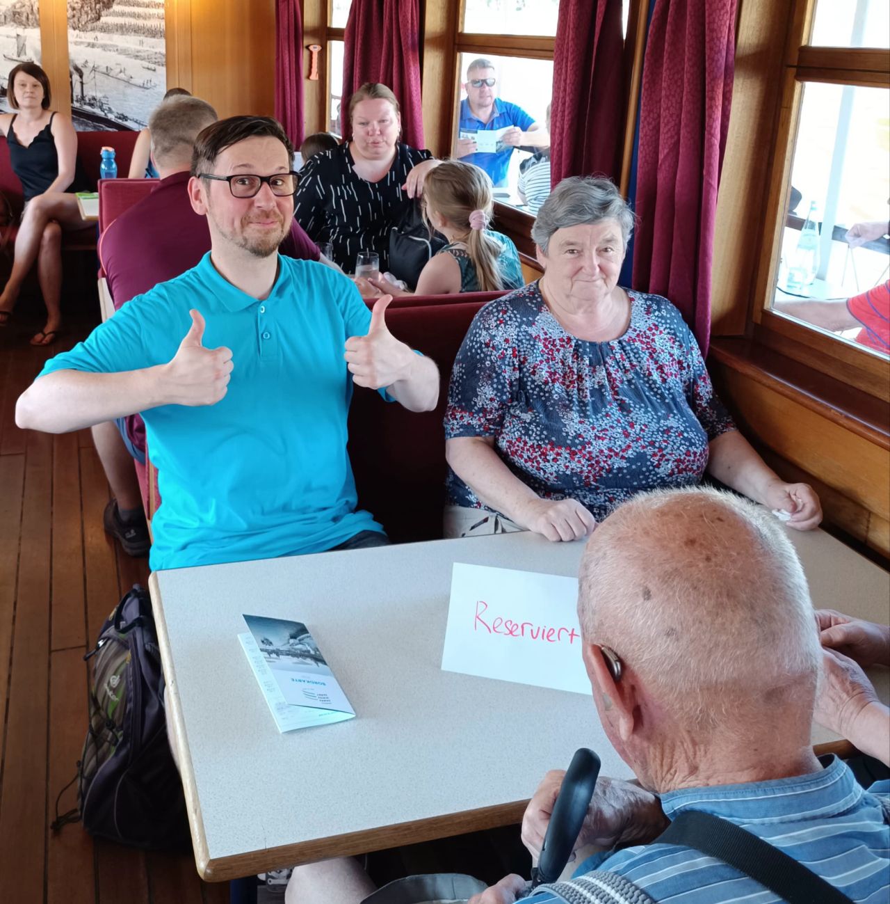 Schiff Ahoi Pflegefokus Dresden GmbH Dampferfahrt auf der Elbe mit Pflegefokus Dresden GmbH
